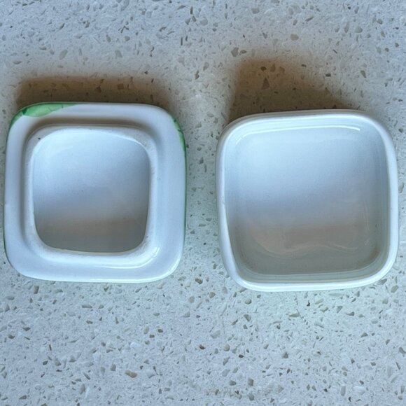 Oscar De La Renta Parfums Green Rose Pattern Ceramic Trinket Box - Picture 2 of 9